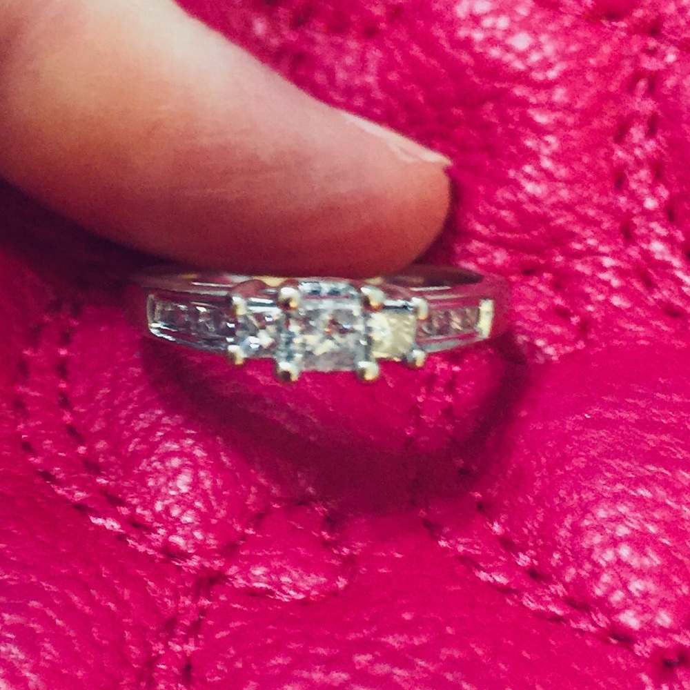 DIAMOND RING